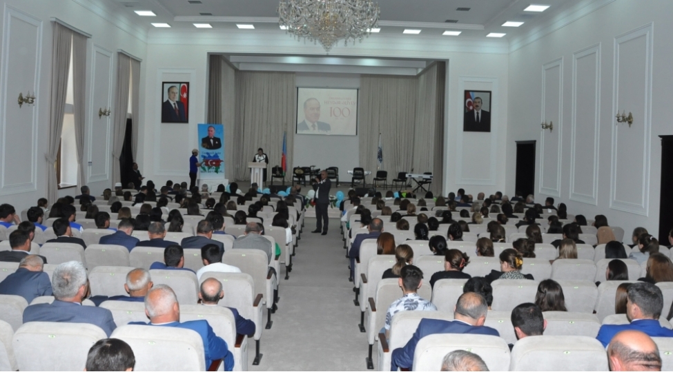 xalqimizin-xilaskari-musteqil-azerbaycan-dovletinin-banisi-foto