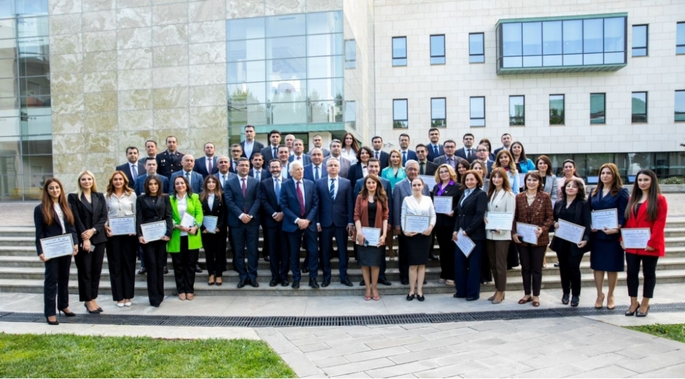 metbuat-xidmetlernin-rehberleri-uchun-teshkil-edilen-master-klasin-ishtirakchilarina-sertifikatlar-teqdim-olunub-foto