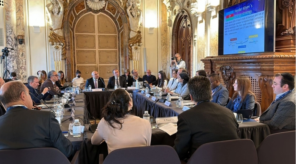 italiyanin-luiss-universitetinde-kechirilen-konfransda-ulu-onder-heyder-eliyevin-evezsiz-xidmetlerinden-danishilib