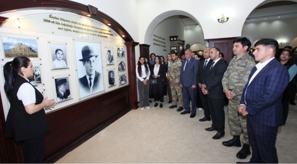 genc-partiya-feallari-heyder-eliyev-merkezini-ziyaret-edibler-foto-3