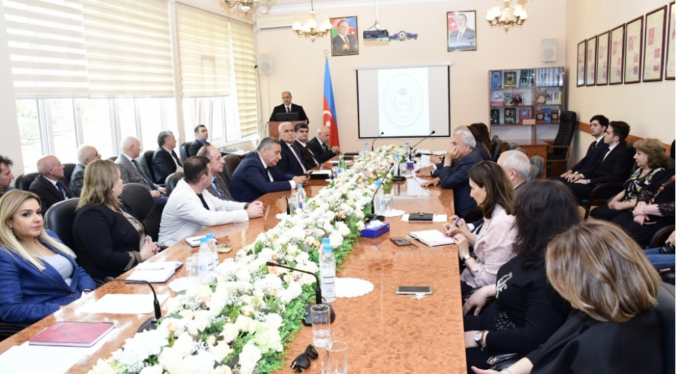 heyder-eliyev-ve-muasir-azerbaycan-metbuati-foto