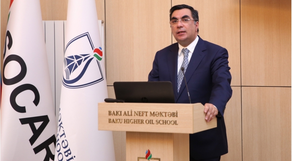 baki-ali-neft-mektebinde-ulu-onder-heyder-eliyevin-100-illik-yubileyine-hesr-olunmush-i-banm-biznes-forumu-kechirilib