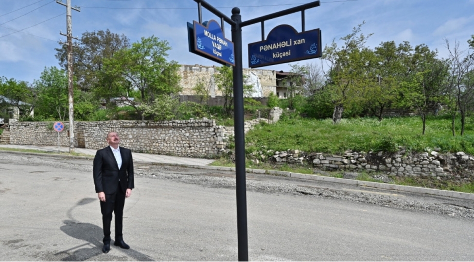shushada-molla-penah-vaqif-ve-penaheli-xan-kuchelerinin-kesishmesinde-lovhelerin-achilishi-olub-yenilenibfoto