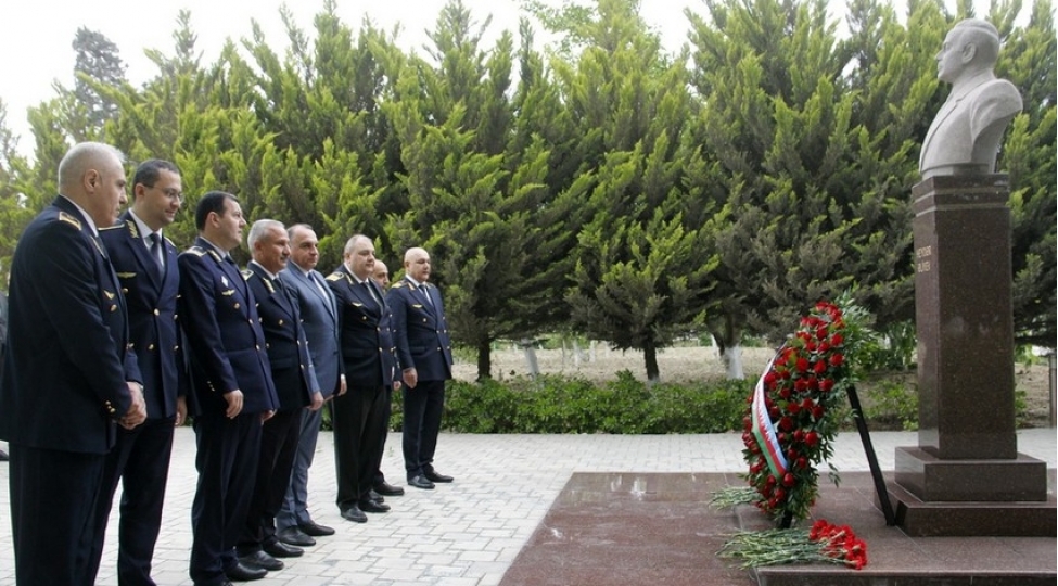 baki-metrosunda-heyder-eliyevin-xatiresi-anilib-foto