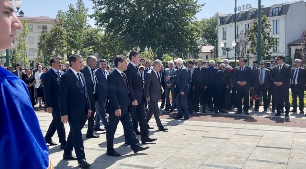 ozbekistanin-xarici-ishler-naziri-heyder-eliyevin-xatiresini-anib-foto