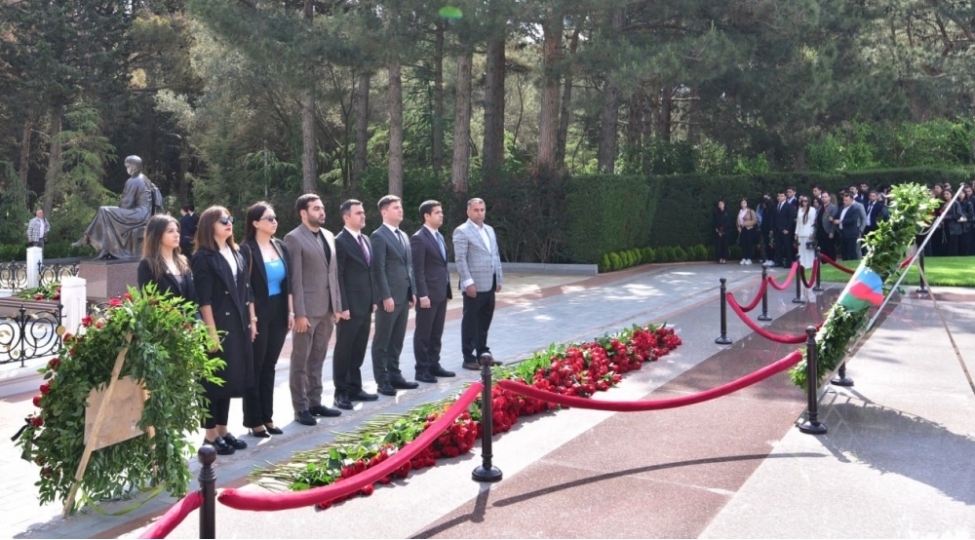 ireli-ictimai-birliyi-ulu-onderin-anadan-olmasinin-100-illik-yubileyini-silsile-tedbirlerle-qeyd-edib-foto