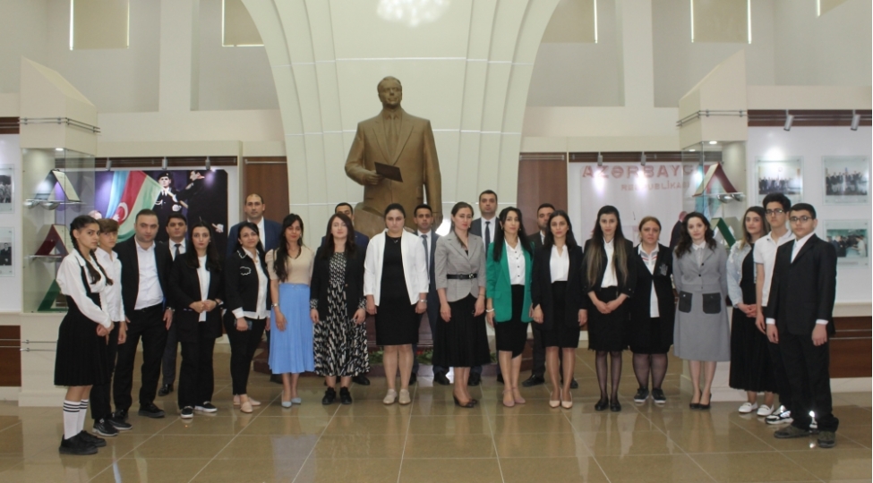 genc-partiya-feallari-heyder-eliyev-merkezini-ziyaret-edibler-foto-4