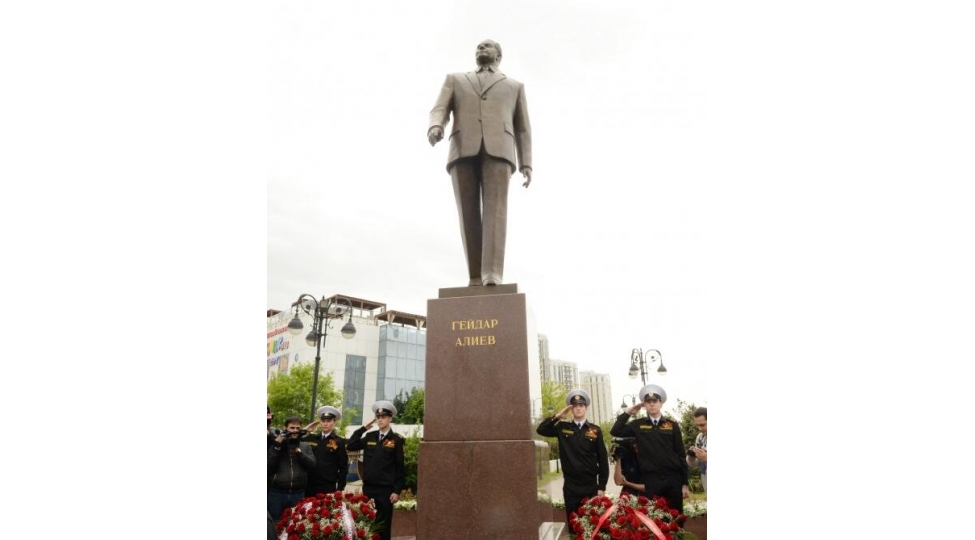 ulu-onder-heyder-eliyevin-100-illik-yubileyi-heshterxanda-bir-sira-tedbirlerle-qeyd-edilib-foto