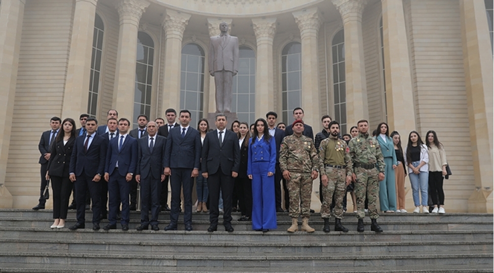 genc-partiya-feallari-heyder-eliyev-merkezini-ziyaret-edibler-foto-5