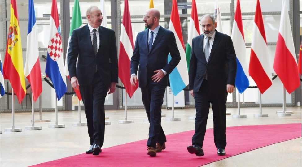 brusselde-prezident-ilham-eliyevin-avropa-ittifaqi-shurasinin-prezidenti-ve-ermenistanin-bash-naziri-ile-gorushu-olub-yenilenib