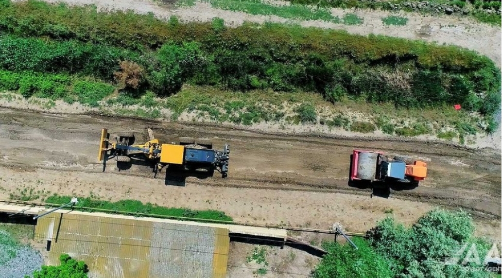 salyanda-16-min-ehalinin-istifade-etdiyi-yollar-yeniden-qurulur