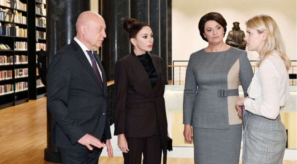 mehriban-eliyeva-martyunas-mazvyudas-adina-litva-milli-kitabxanasi-ile-tanish-olub