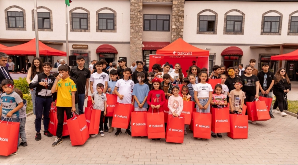bakcell-zengilanin-agali-kendinde-magaza-achdi