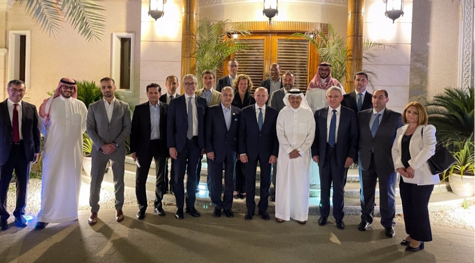er-riyadda-acwa-power-shirketinin-azerbaycanda-icra-etdiyi-layiheler-muzakire-edilib