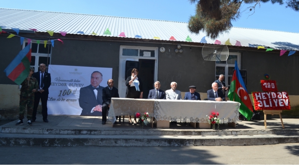 ulu-onderin-100-illik-yubileyi-munasibeti-ile-shemkirin-reliyev-adina-yenibad-kend-tam-orta-mektebinde-tedbir-kechirilib-foto