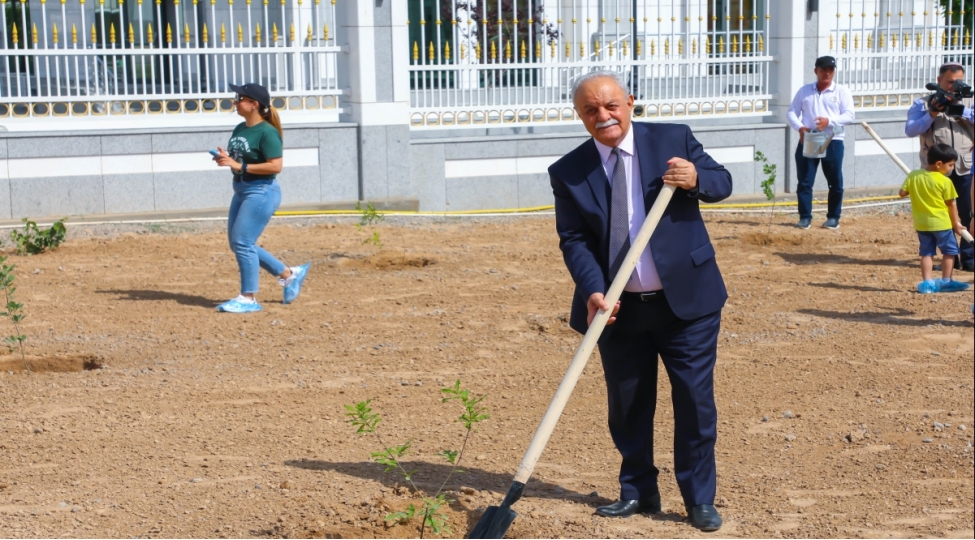 turkmenistanda-ulu-onder-heyder-eliyevin-100-illiyi-munasibetile-yuz-agac-ekilib-foto