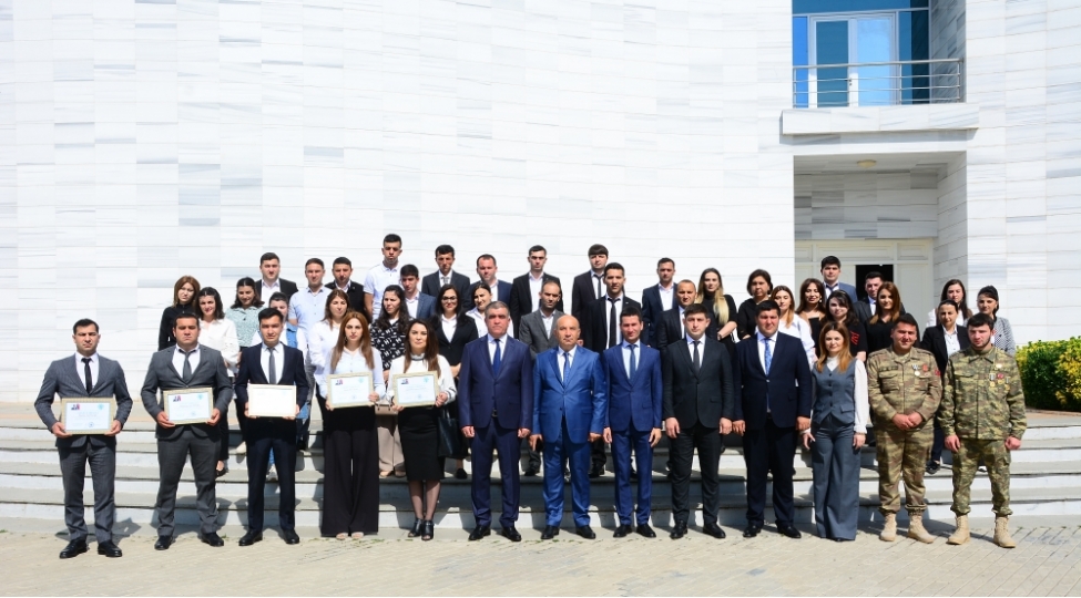 genc-partiya-feallari-heyder-eliyev-merkezini-ziyaret-edibler-foto-6