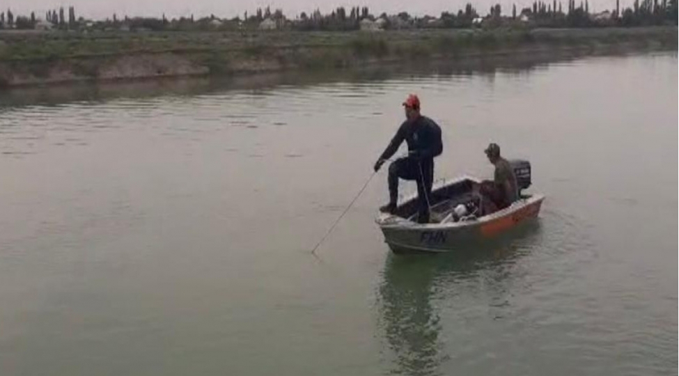 qezadan-sonra-suya-dushduyu-ehtimal-edilen-shexsin-axtarishlari-davam-etdirilir-video