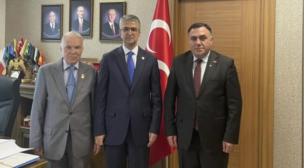 emin-hesenli-mhp-nin-merkezi-qerargahinda-olub-ve-ak-partiyanin-sedr-muavini-ile-gorushub-foto