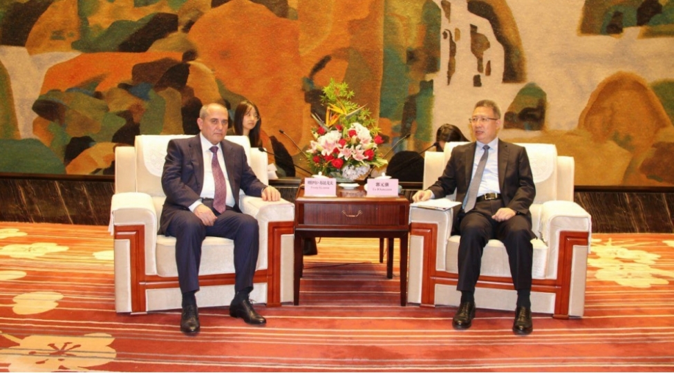 yap-sedrinin-muavini-chkp-nin-uhan-sheher-komitesinin-katibi-ile-gorushub-foto