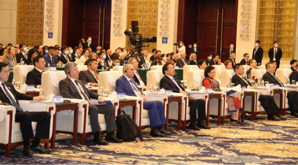 chinde-seferde-olan-yap-numayende-heyeti-teqdimat-merasiminde-ishtirak-edib-foto
