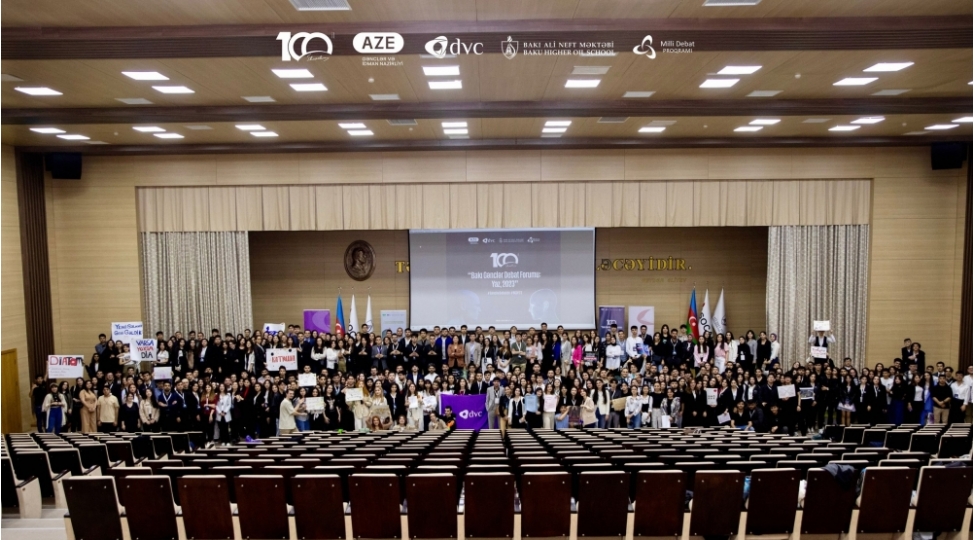 umummilli-lider-heyder-eliyevin-100-illiyine-hesr-olunan-baki-gencler-debat-forumuna-start-verilib-foto