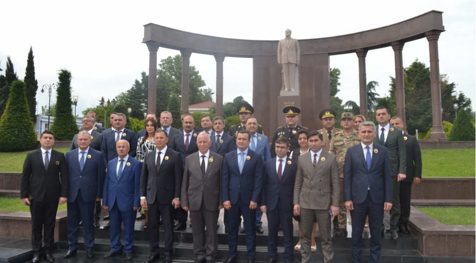 musteqil-azerbaycanin-banisi-xalqimizin-xilaskari-foto
