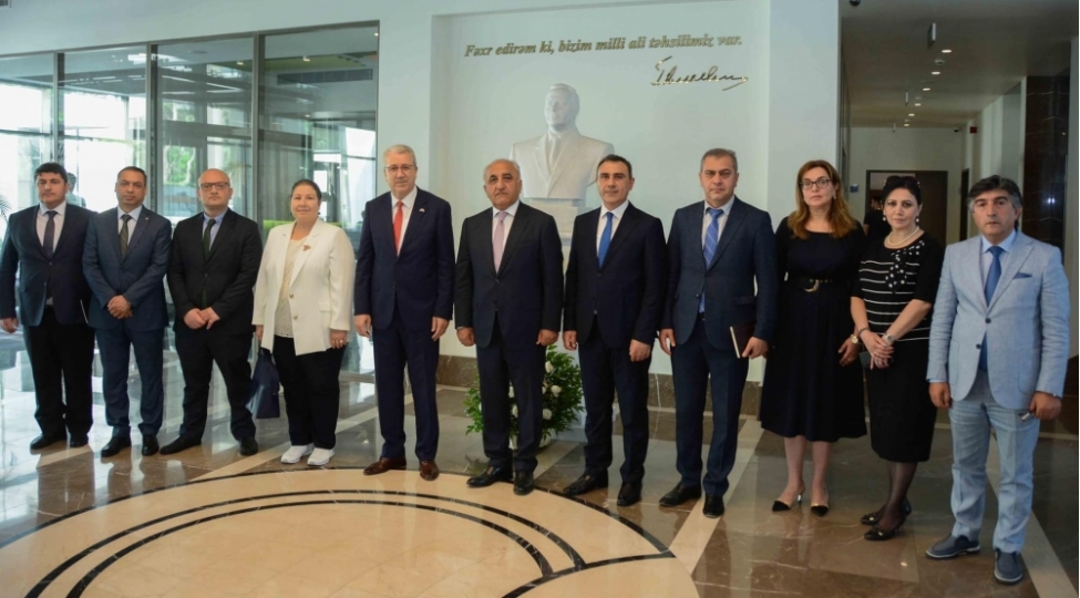 unec-ile-ege-universiteti-ikili-diplom-proqramina-bashlayib-foto