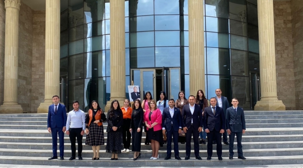 genc-partiya-feallari-heyder-eliyev-merkezini-ziyaret-edibler-foto-7