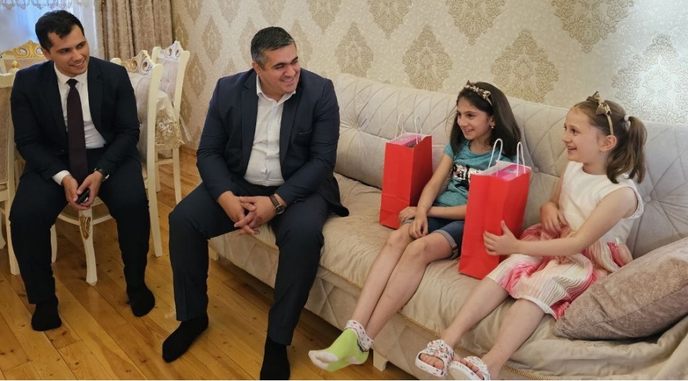 yap-nizami-rayon-teshkilatinin-feallari-ushaqlarin-beynelxalq-mudafiesi-gunu-munasibetile-sosial-aksiya-kechiribler-foto