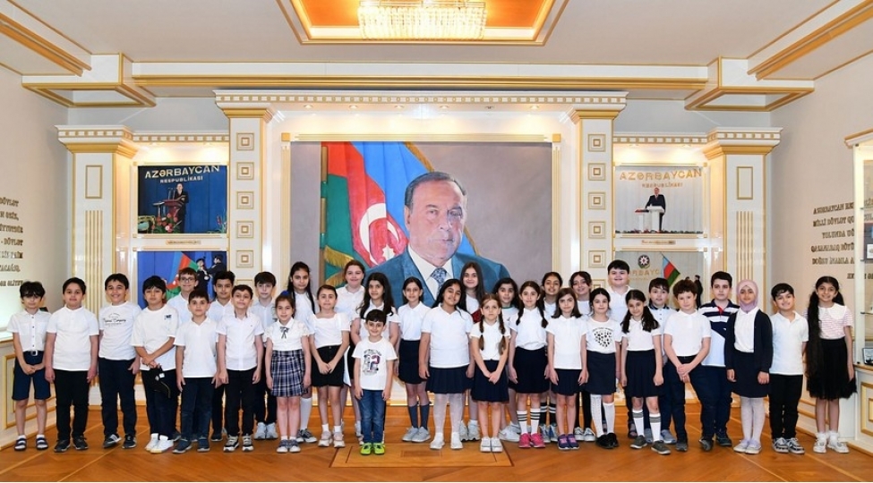 ali-mehkemede-shagirdlerle-gorush-kechirilib-foto
