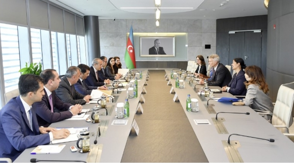 dunya-banki-ile-emekdashliq-meseleleri-muzakire-olunub-foto
