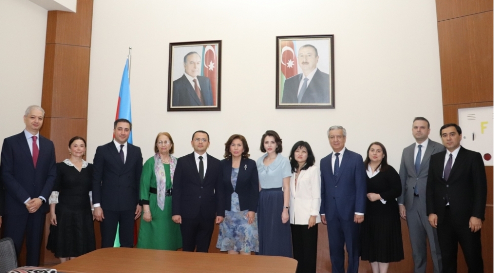 dovlet-komitesinde-ozbekistan-numayende-heyeti-ile-gorush-foto