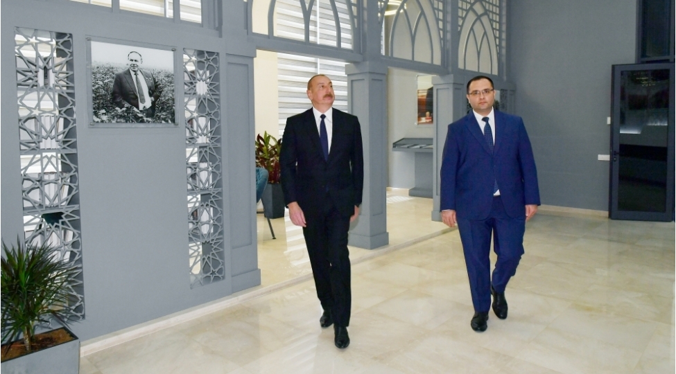 prezident-ilham-eliyev-kend-teserrufati-nazirliyinin-bakida-yeni-inzibati-binasinin-achilishinda-ishtirak-edib-foto