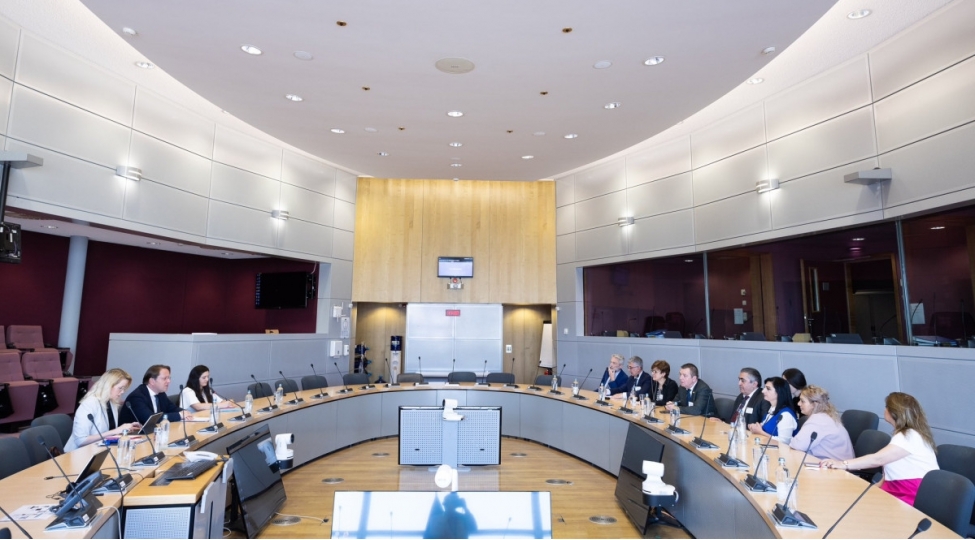 ai-komissari-ermeni-parlamentarilerle-regiondaki-veziyyeti-muzakire-edib