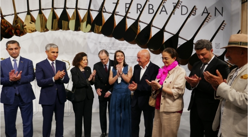 azerbaycan-heyder-eliyev-fondunun-desteyi-ile-revelations-beynelxalq-biennalesinde-temsil-olunur-foto