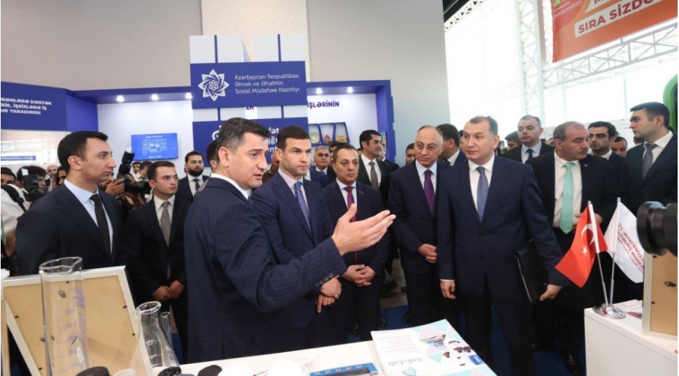 kapital-bank-in-desteyile-heyder-eliyev-ve-azerbaycan-sahibkarligi-movzusunda-sergi-kechirilir-foto