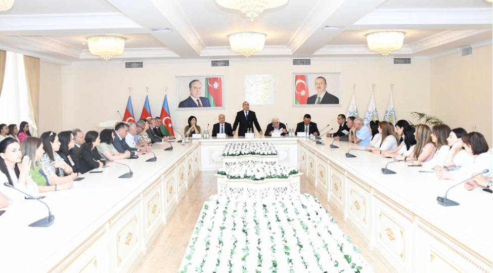 yap-sumqayit-sheher-teshkilatinda-ebedi-omrun-yuz-ili-kitabinin-teqdimati-kechirilib-foto