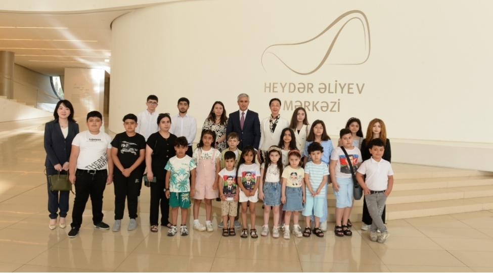 xezer-rayonundan-olan-shehid-ovladlari-heyder-eliyev-merkezini-ziyaret-edibler-foto