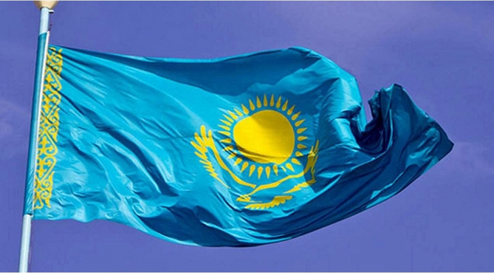 qazaxistanin-azerbaycandaki-sefirliyinde-bayraq-endirilib