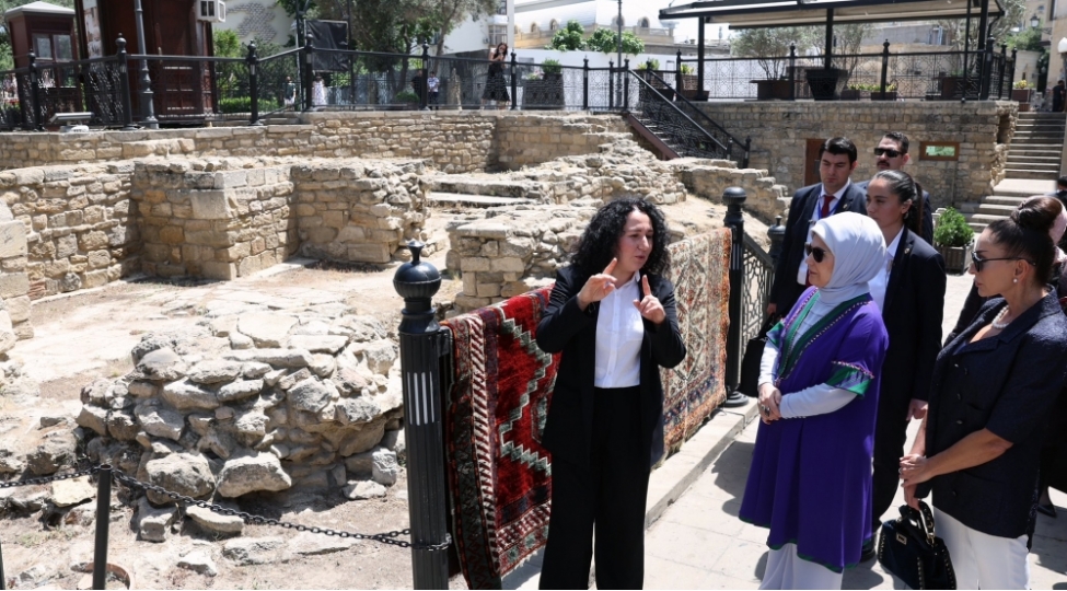 azerbaycan-ve-turkiyenin-birinci-xanimlari-icherisheherde-olublar-foto