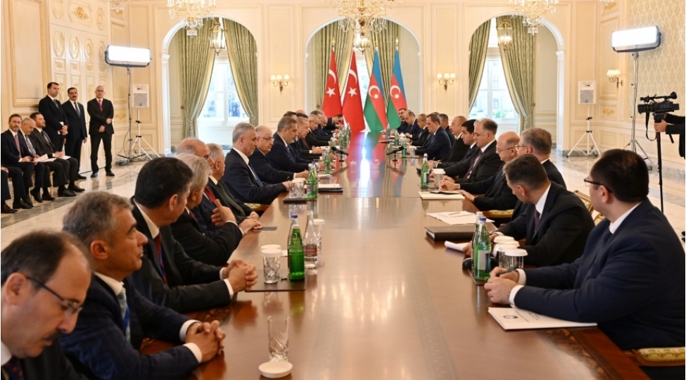 azerbaycan-ve-turkiye-prezidentlerinin-genish-terkibde-gorushu-bashlayib