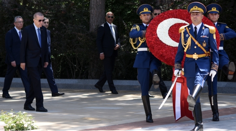 turkiye-prezidenti-ulu-onder-heyder-eliyevin-mezarini-ziyaret-edib-foto