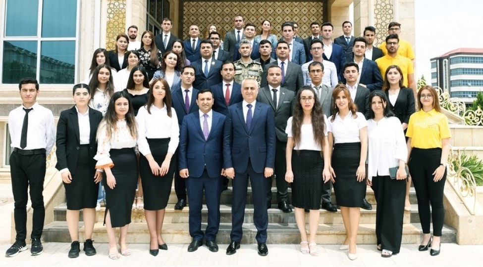 prezidentin-naxchivandaki-selahiyyetli-numayendesi-genclerle-gorushub-foto