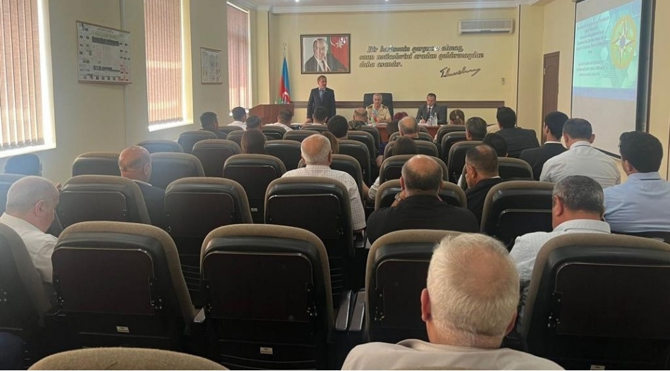 su-hovzelerinde-tehlukesizliyin-temin-olunmasi-ile-bagli-mushavireler-kechirilib-foto