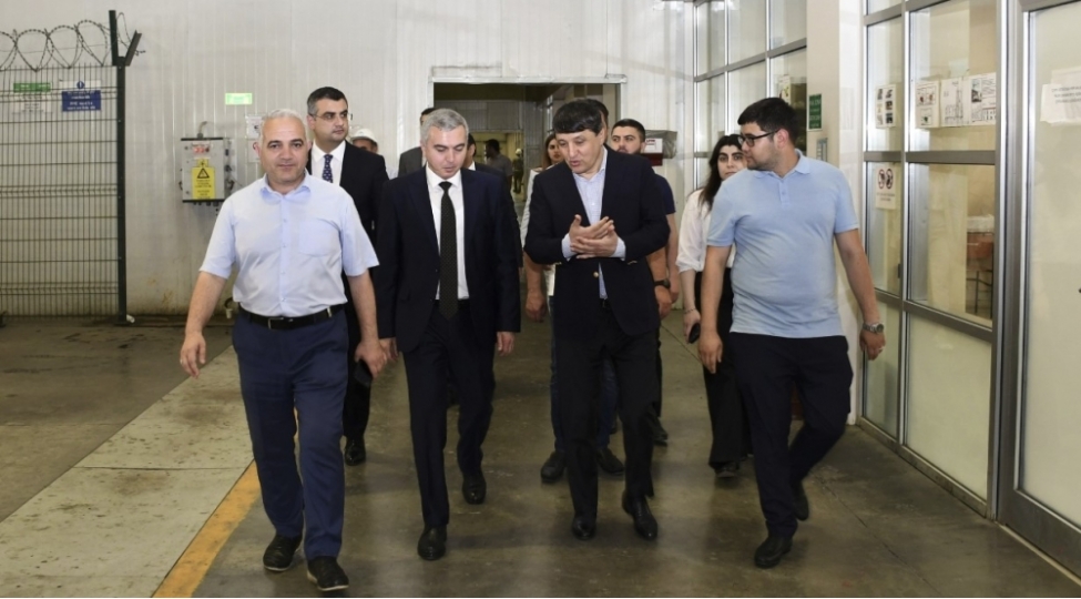 tacikistanin-senaye-ve-yeni-texnologiyalar-naziri-sumqayit-kimya-senaye-parkinin-fealiyyeti-ile-tanish-olub-foto
