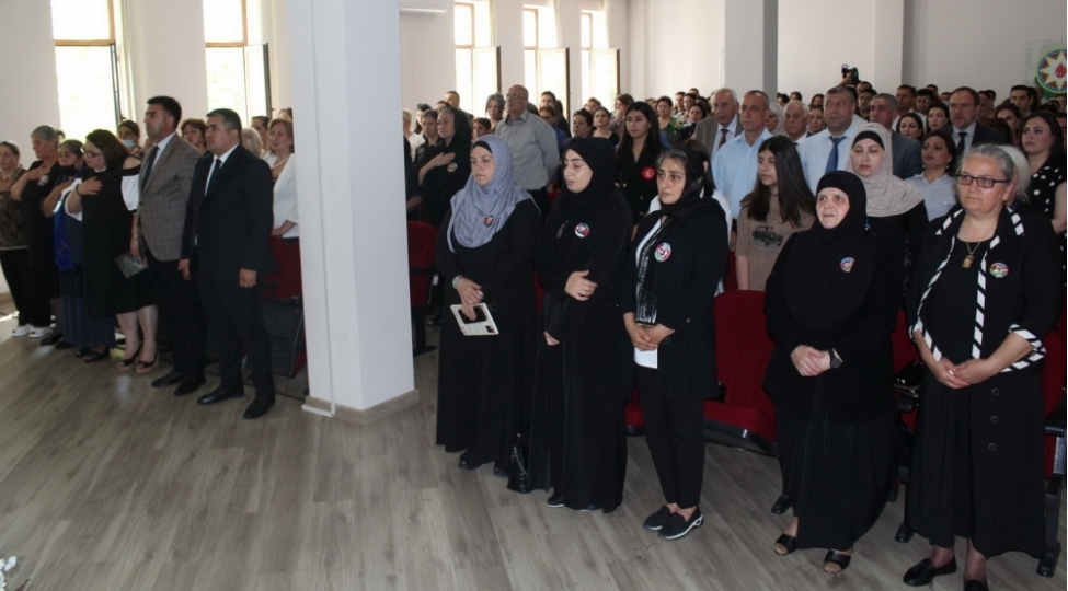 nizami-rayonunda-shehid-kenan-suleymanlinin-xatiresine-hesr-olunmush-kitabin-teqdimati-kechirilib-foto