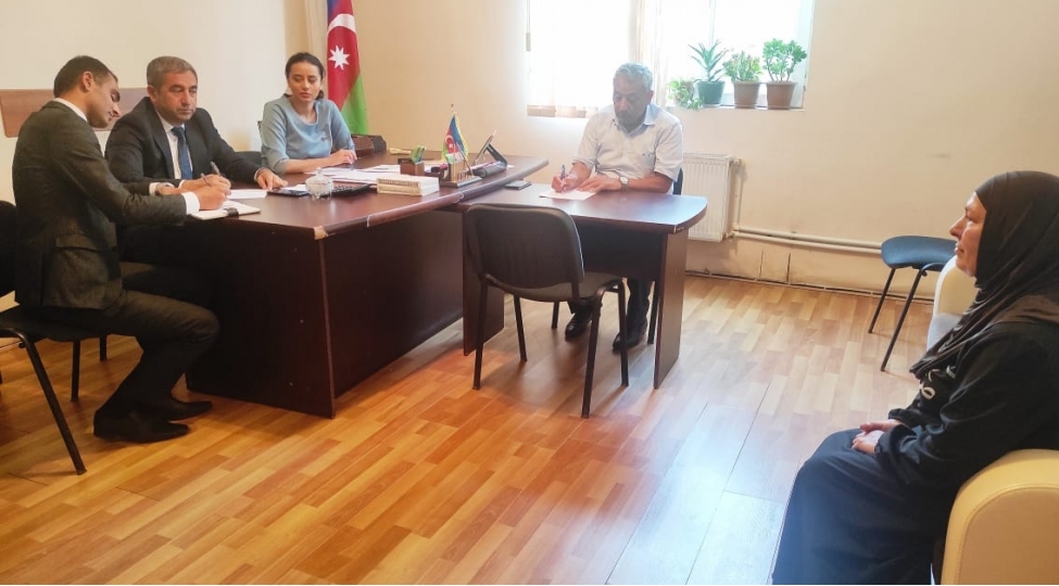 sebine-xasayeva-puta-qesebesinde-bir-qrup-vetendashi-qebul-edib-foto-2