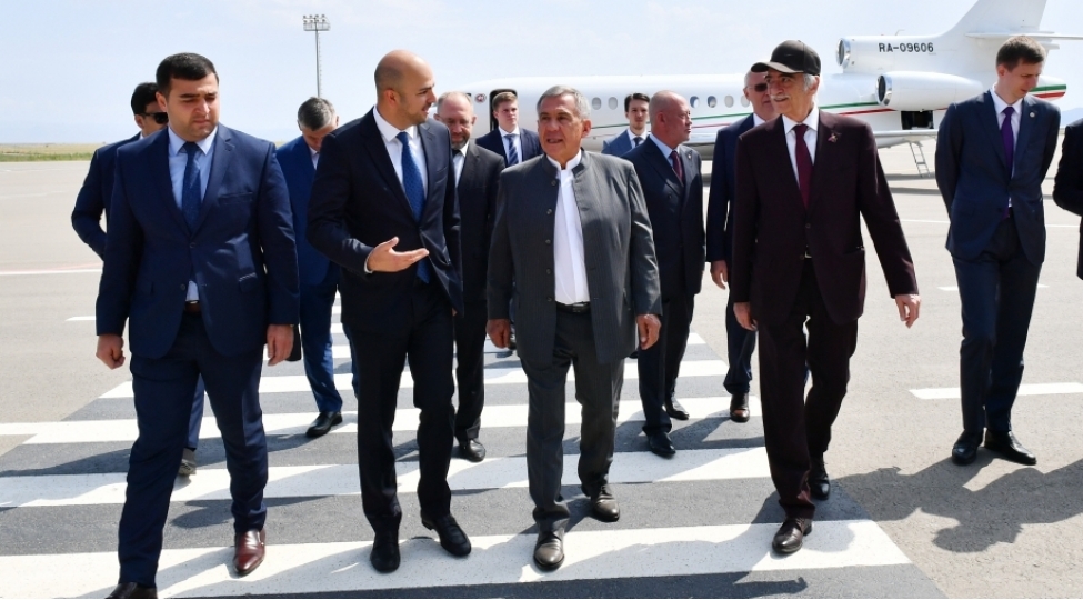tataristan-rehberinin-azerbaycanin-ishgaldan-azad-olunmush-erazilerine-seferi-bashlayib