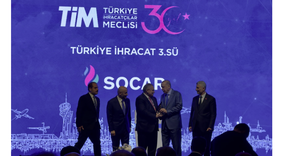 erdogan-suleyman-qasimova-mukafat-teqdim-etdi